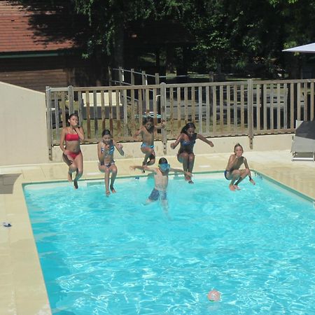 Camping Les Etoiles Saint-Sornin-Lavolps 外观 照片