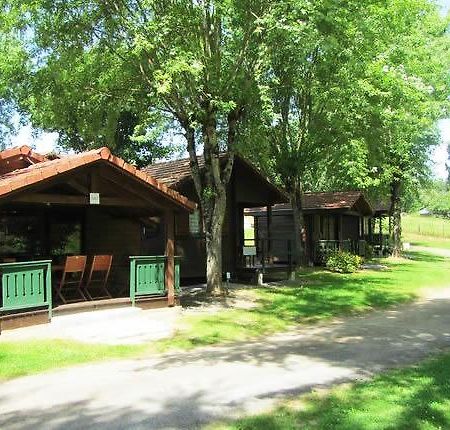 Camping Les Etoiles Saint-Sornin-Lavolps 外观 照片