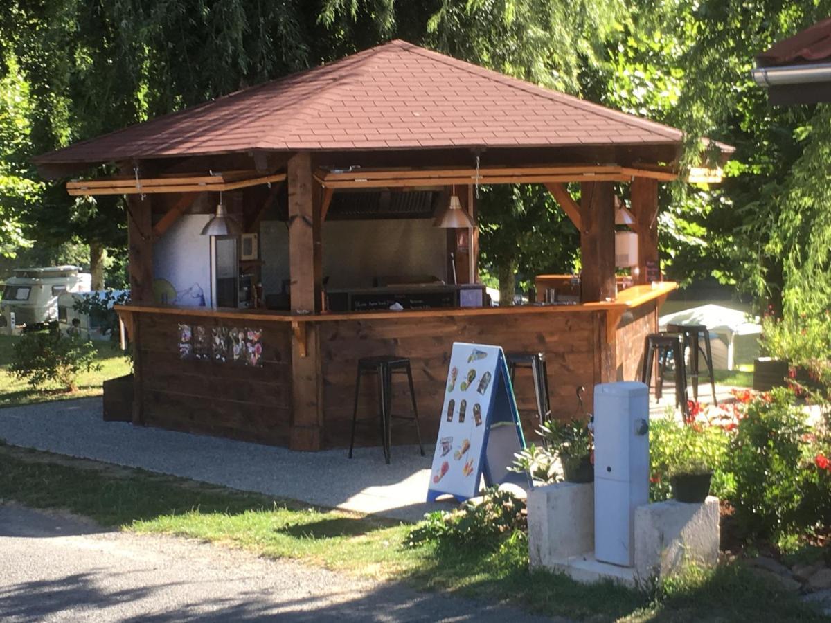 Camping Les Etoiles Saint-Sornin-Lavolps 外观 照片