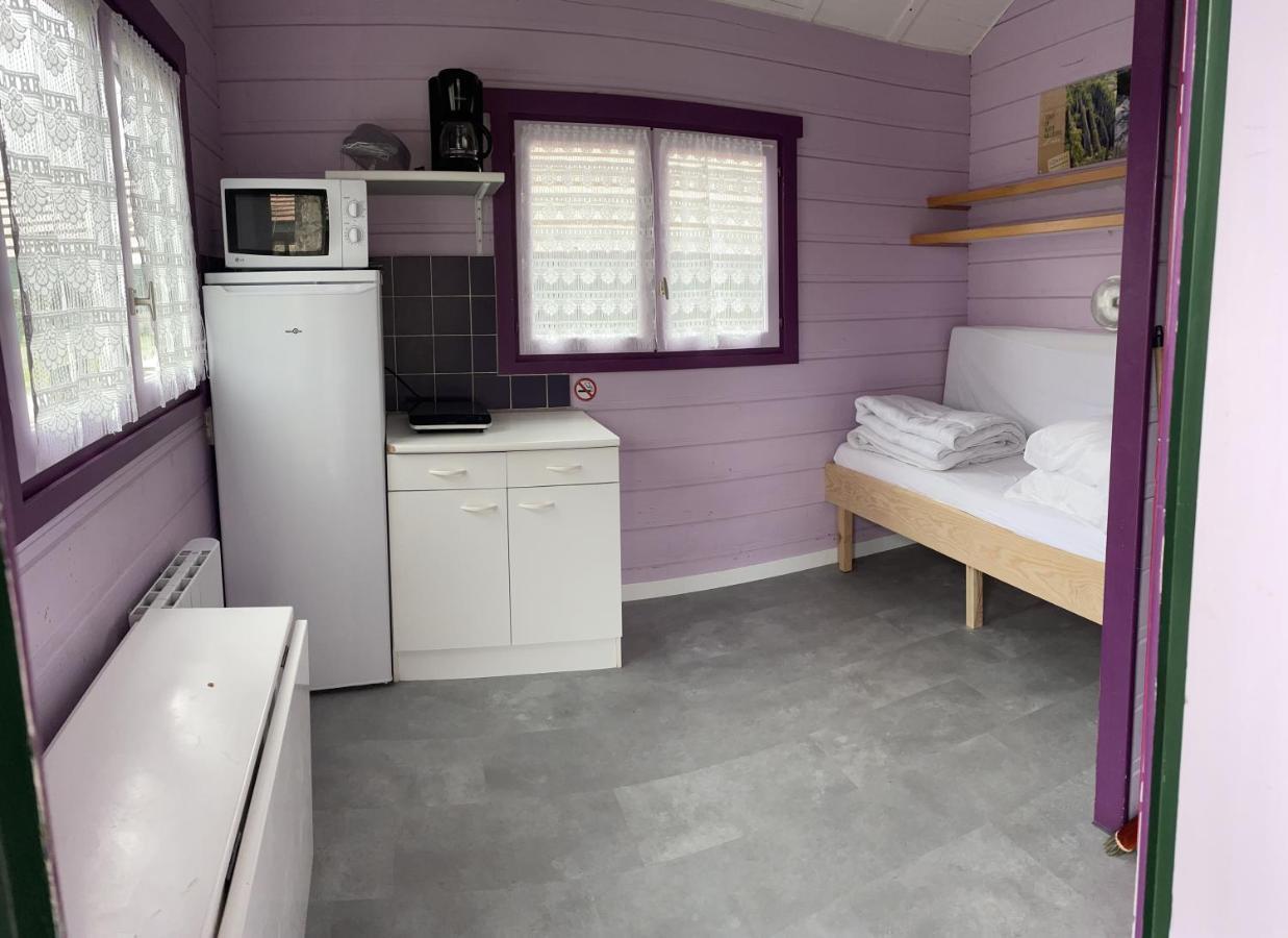 Camping Les Etoiles Saint-Sornin-Lavolps 外观 照片