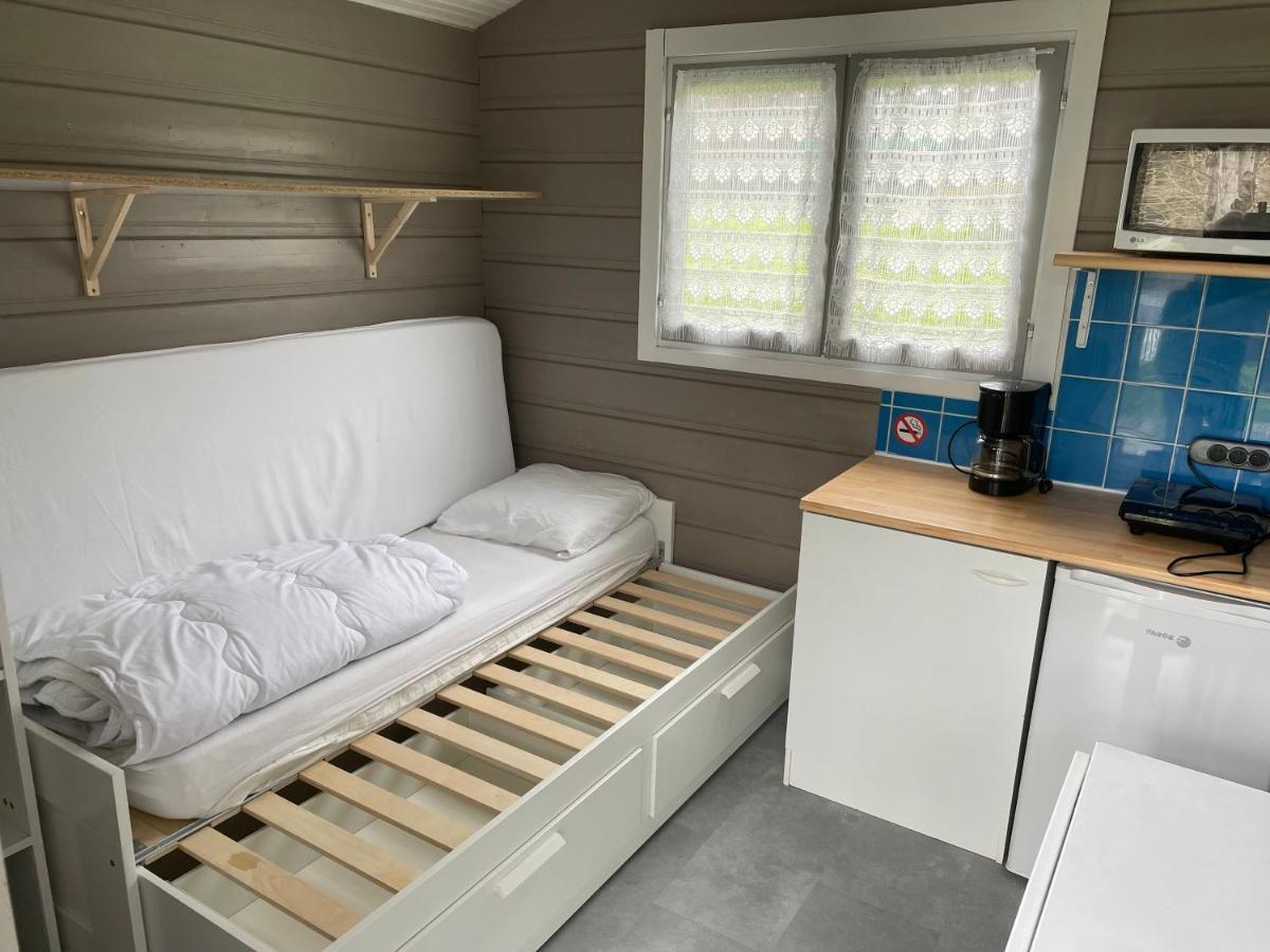 Camping Les Etoiles Saint-Sornin-Lavolps 外观 照片