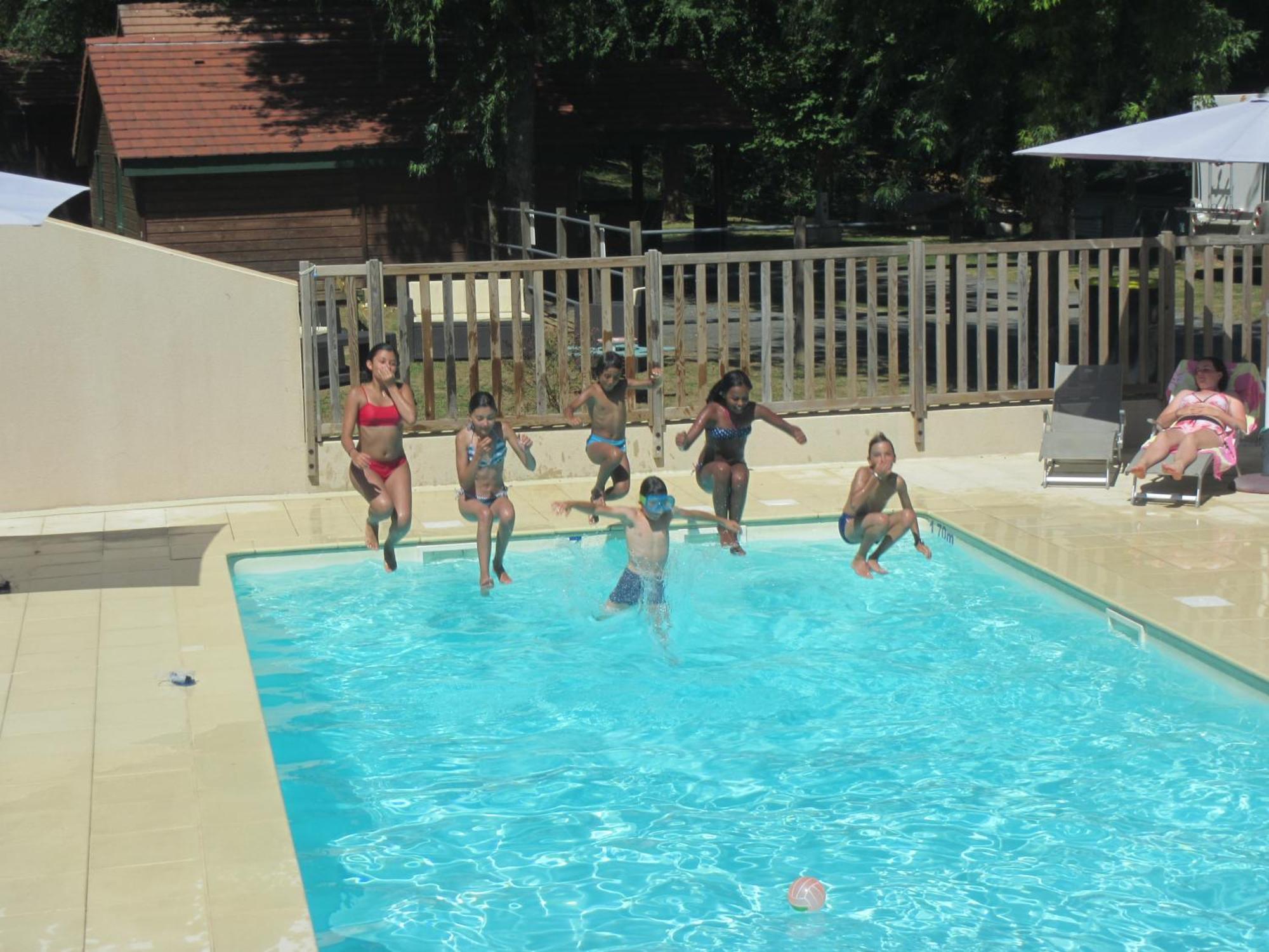 Camping Les Etoiles Saint-Sornin-Lavolps 外观 照片