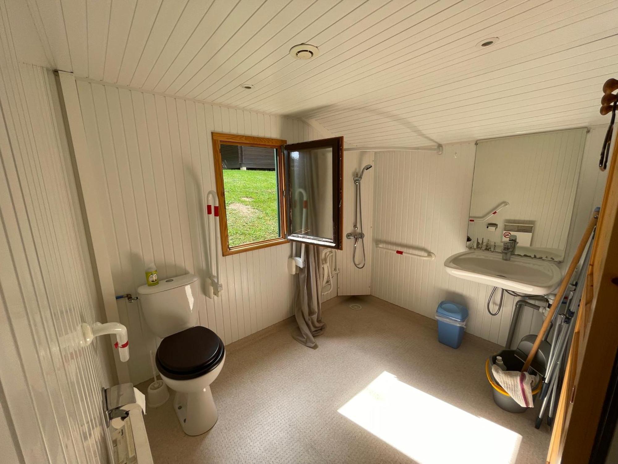 Camping Les Etoiles Saint-Sornin-Lavolps 外观 照片