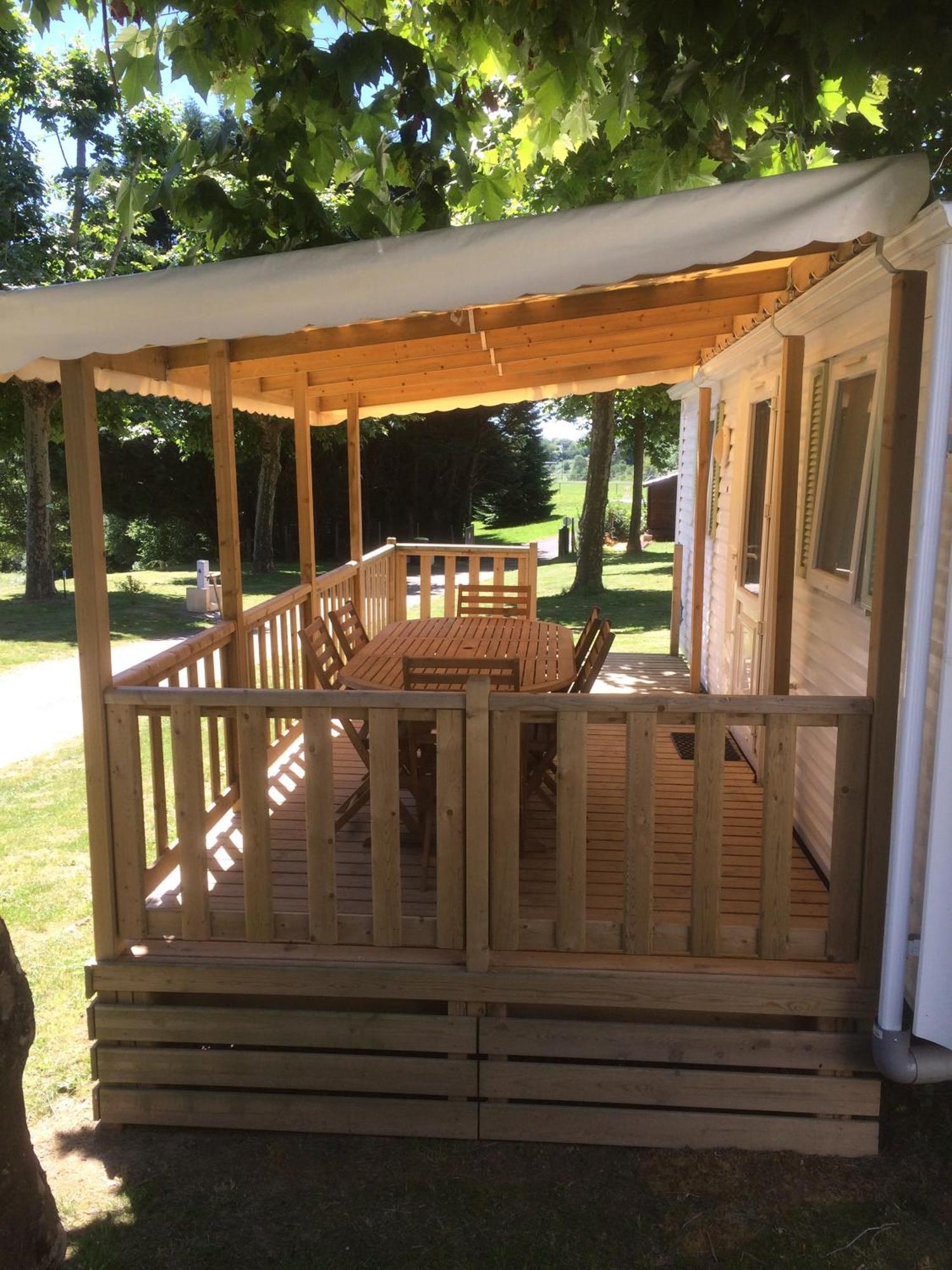 Camping Les Etoiles Saint-Sornin-Lavolps 外观 照片