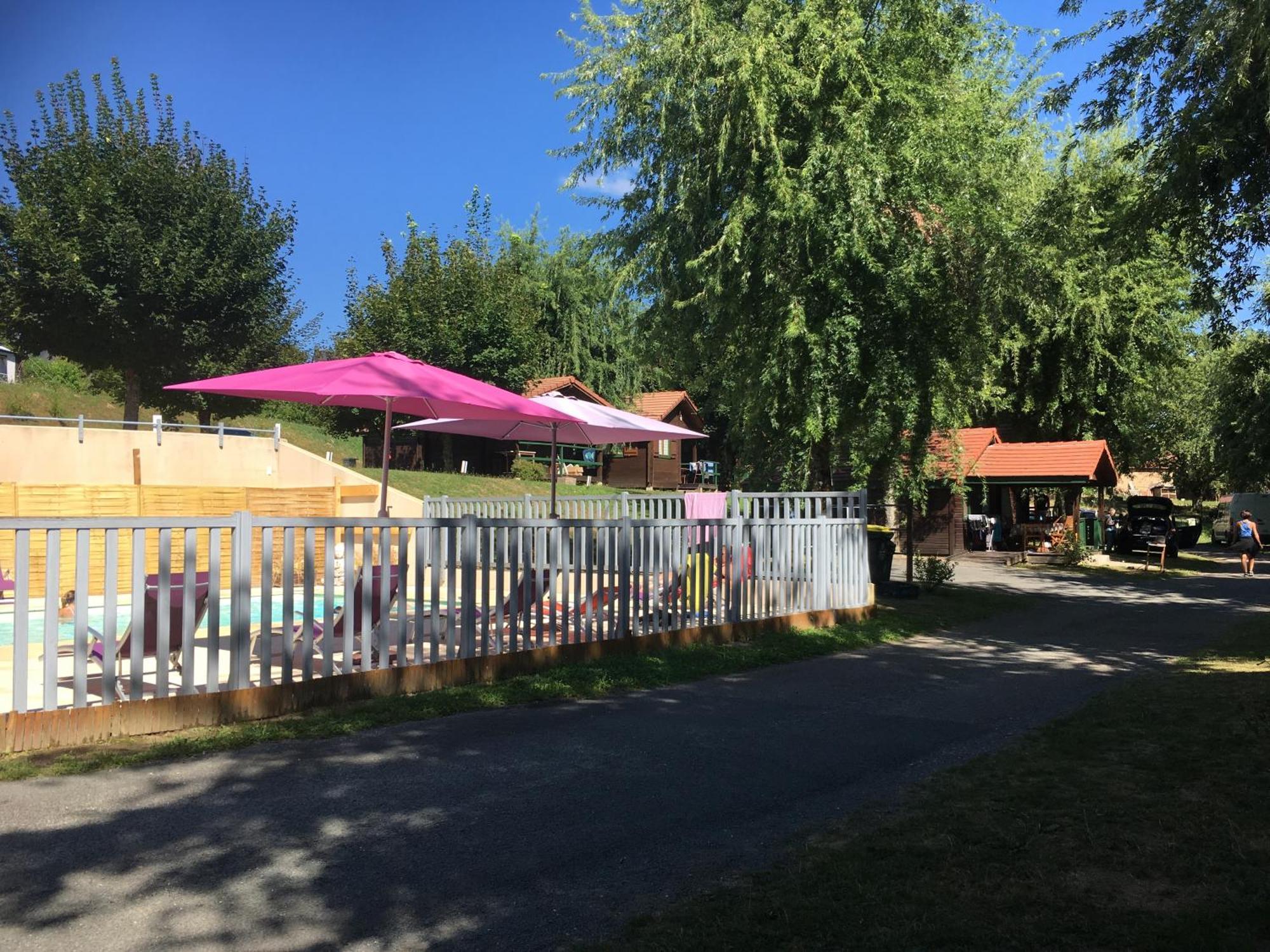 Camping Les Etoiles Saint-Sornin-Lavolps 外观 照片