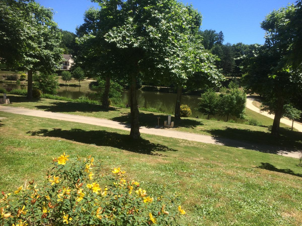 Camping Les Etoiles Saint-Sornin-Lavolps 外观 照片