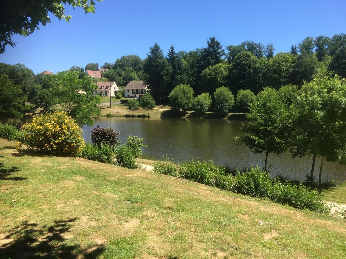 Camping Les Etoiles Saint-Sornin-Lavolps 外观 照片