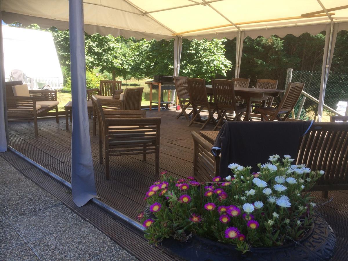 Camping Les Etoiles Saint-Sornin-Lavolps 外观 照片