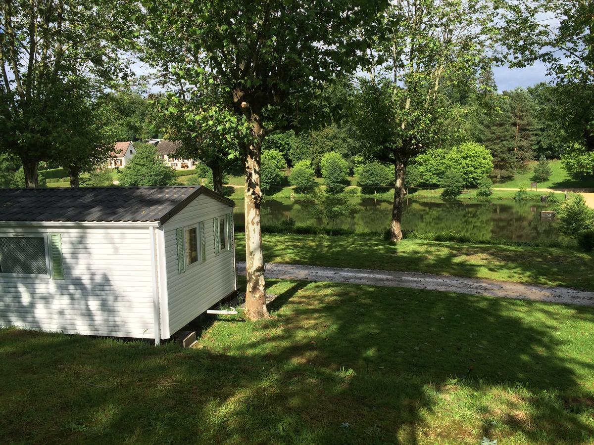 Camping Les Etoiles Saint-Sornin-Lavolps 外观 照片